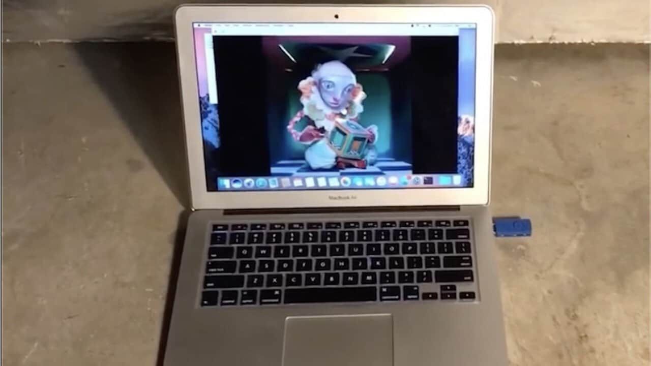 Un USB aparentemente inofensivo pero con un truco sorprendente y un toque cómico Un USB aparentemente inofensivo pero con un truco sorprendente y un toque cómico