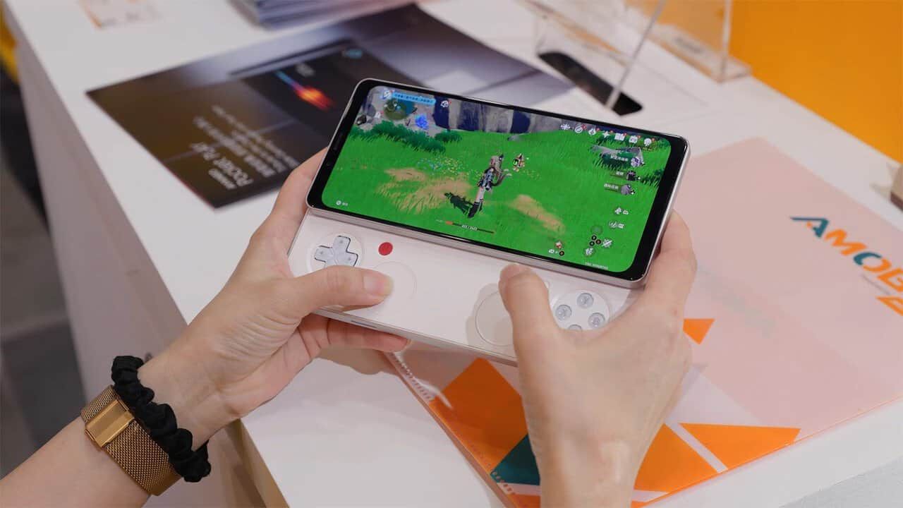 Ayaneo Pocket Play: diseño inspirado en Xperia Play y primera impresión de rendimiento