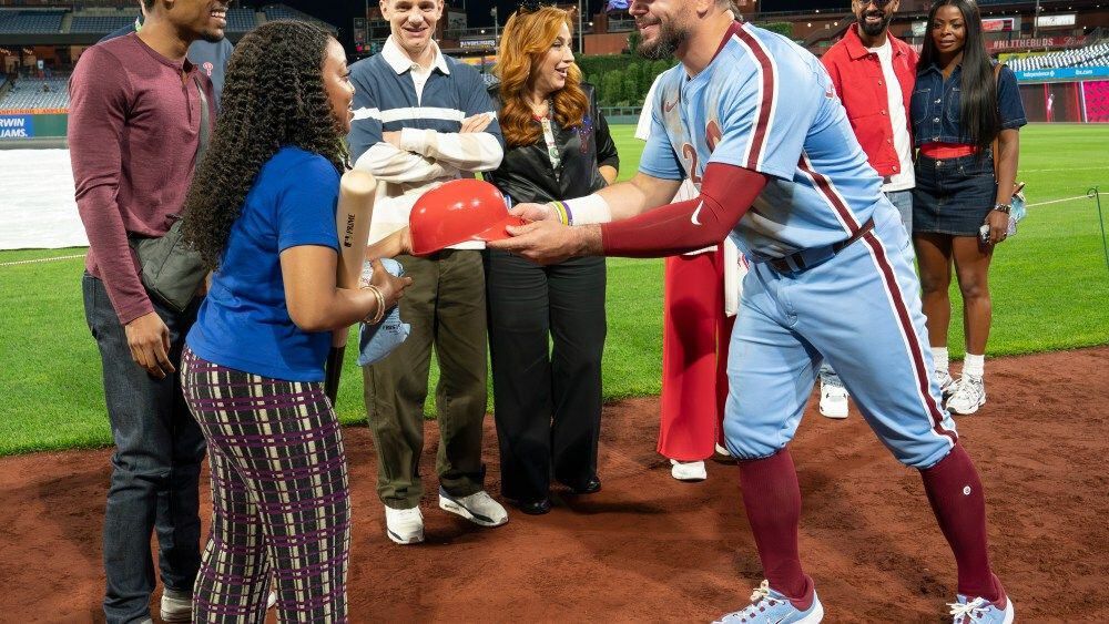 Abbott Elementary lleva a su equipo al estadio de los Philadelphia Phillies