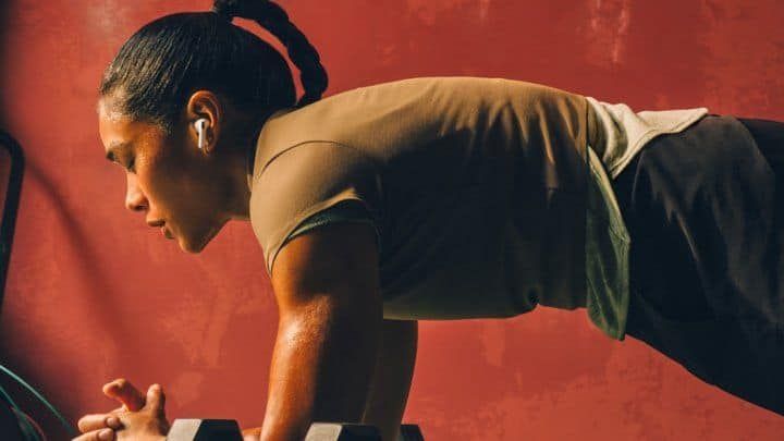 Los AirPods con cámara de Apple enseñan cómo analizar el entorno con Visual Intelligence