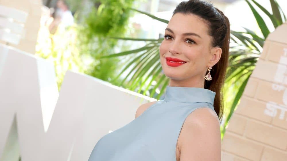 Anne Hathaway entra en el Salón de la Fama de Disney durante D23