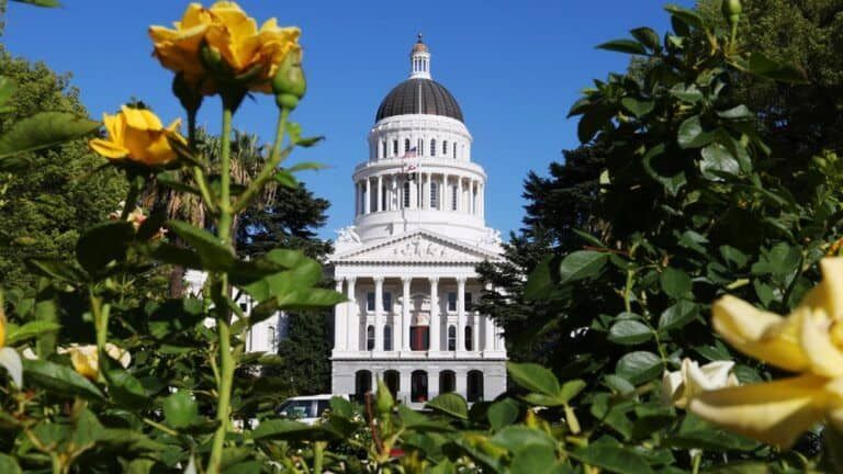 California ajusta el límite de créditos fiscales para apoyar al cine y la televisión California ajusta el límite de créditos fiscales para apoyar al cine y la televisión