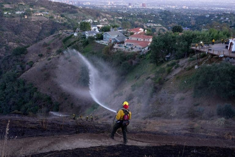 California aprueba nuevas normas para proteger viviendas frente a los incendios forestales California aprueba nuevas normas para proteger viviendas frente a los incendios forestales
