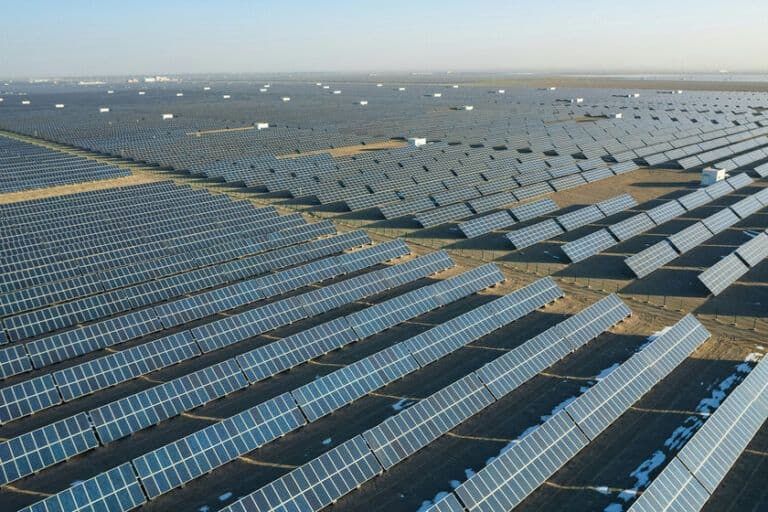 China rechaza 360 TWh de energía renovable por falta de capacidad en su red
