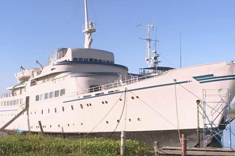 El crucero Aurora terminó desguazado tras años de restauración y problemas legales