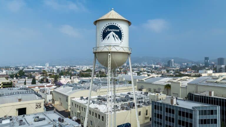 Retraso en la batalla antitrust: la fusión Paramount–Warner Bros. se verá en marzo de 2027 Retraso en la batalla antitrust: la fusión Paramount–Warner Bros. se verá en marzo de 2027