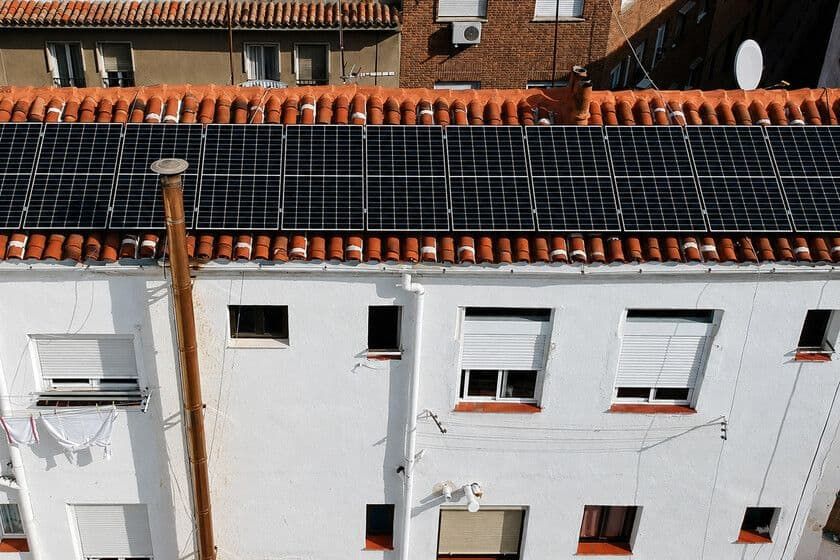 España alcanza un récord solar, pero la red no puede integrar toda la energía