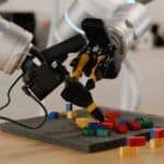 GEN-1.5 de Generalist AI enseña nuevas tareas a robots con una sola demostración