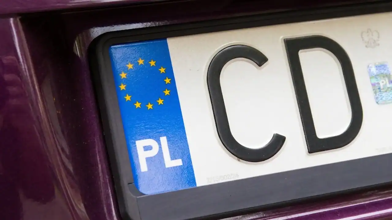 Italia estudia exigir un seguro nacional a los coches con matrícula polaca Italia estudia exigir un seguro nacional a los coches con matrícula polaca