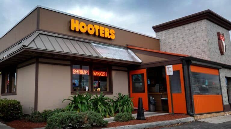 Hooters prepara una película basada en la historia real de sus restaurantes