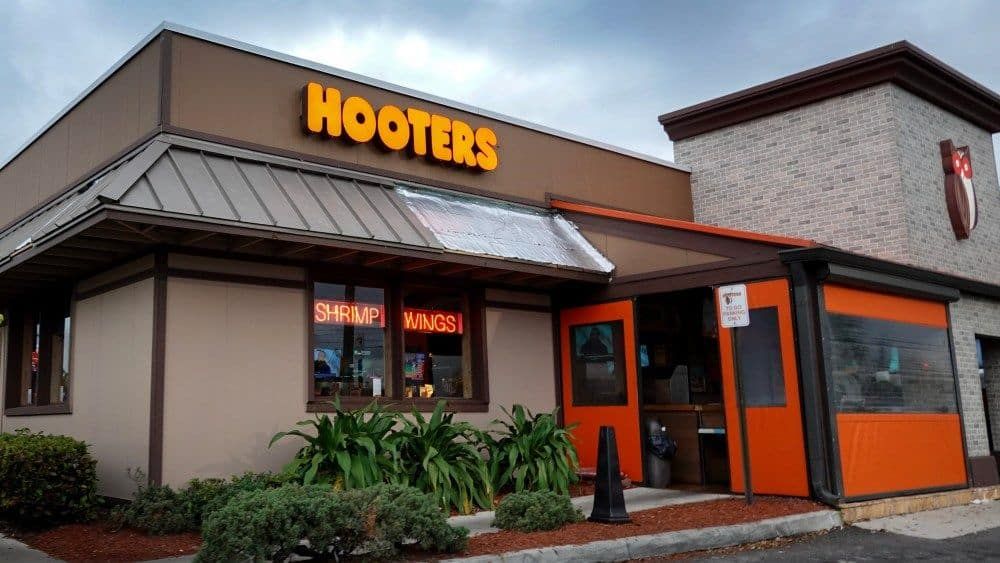 Hooters prepara una película basada en la historia real de sus restaurantes