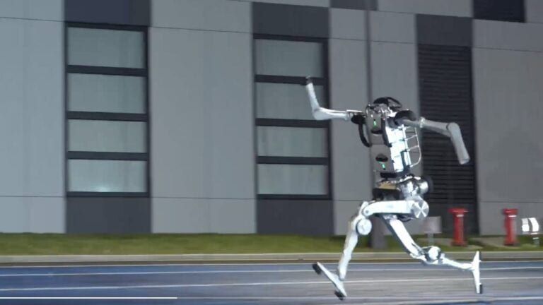 Unitree presenta Superman, un humanoide que reivindica 12,66 m/s y un salto de 2 metros Unitree presenta Superman, un humanoide que reivindica 12,66 m/s y un salto de 2 metros