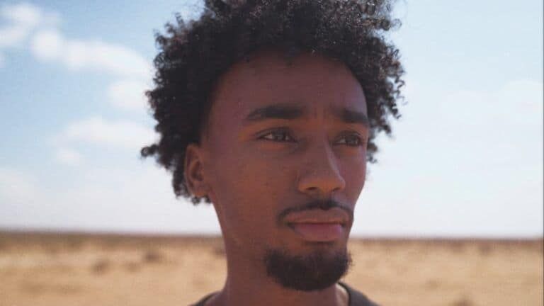 Abdirahman Keinaan convierte el racismo que sufrió en Finlandia en una docuserie