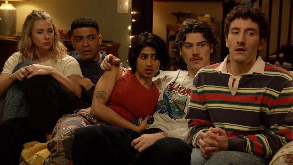 La segunda temporada de Adults aumenta un 40% su audiencia global