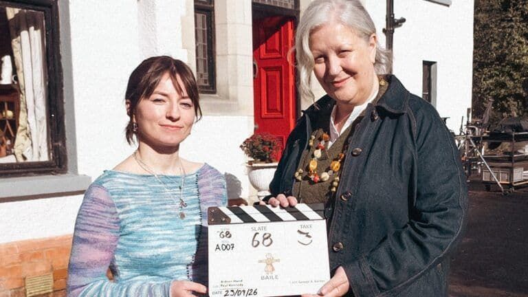 Baile inicia su producción como nueva comedia en irlandés con Marion O’Dwyer y Hazel Doupe