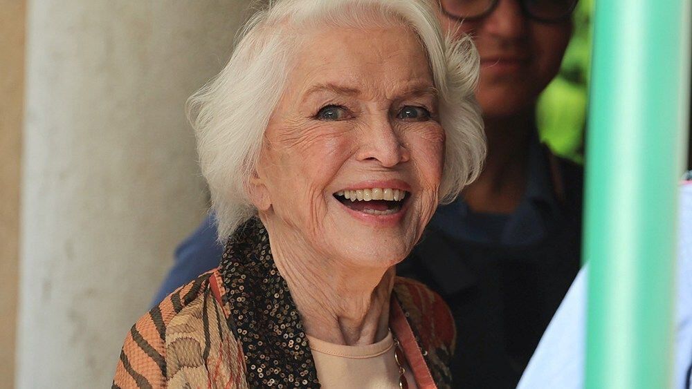Ellen Burstyn sigue trabajando a los 93 años y considera su longevidad profesional un milagro