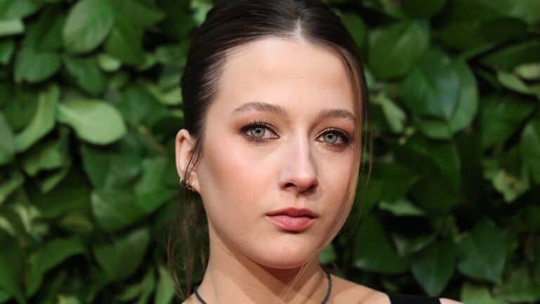 Sam Evenson llevará su corto viral Ignore It al cine con Lily Collias como protagonista