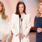 Jaclyn Smith recuerda el regreso de Charlie’s Angels en los Emmy y critica el último reboot