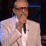Jeff Goldblum abre la segunda temporada de SNL U.K. con un número de jazz