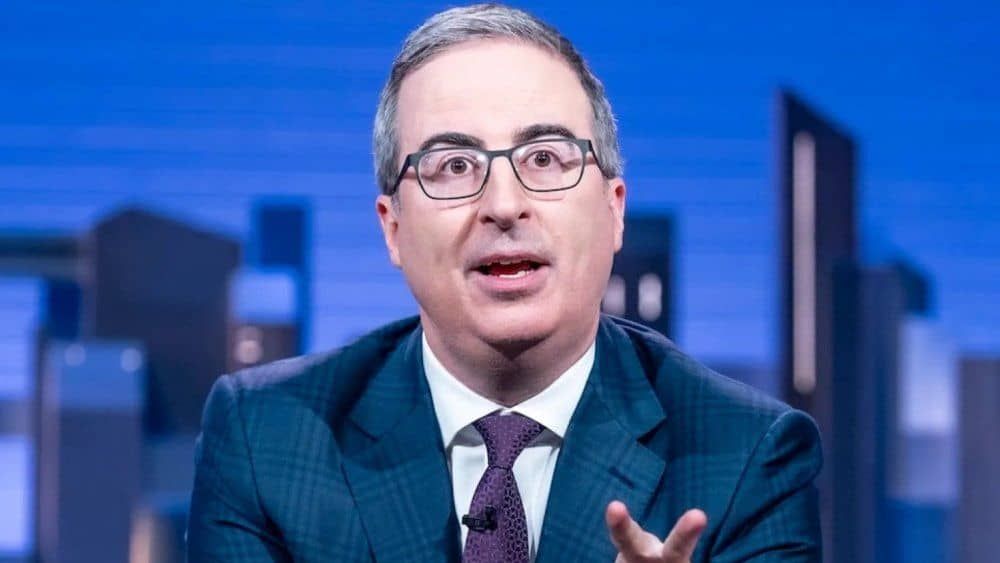 John Oliver vuelve a Last Week Tonight con bromas sobre David Ellison y Larry Ellison John Oliver vuelve a Last Week Tonight con bromas sobre David Ellison y Larry Ellison