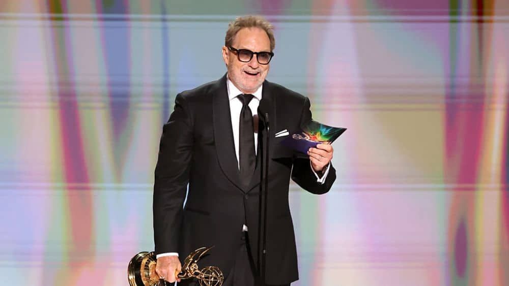 Stephen Root gana su primer Emmy por Widow’s Bay y bate un récord histórico