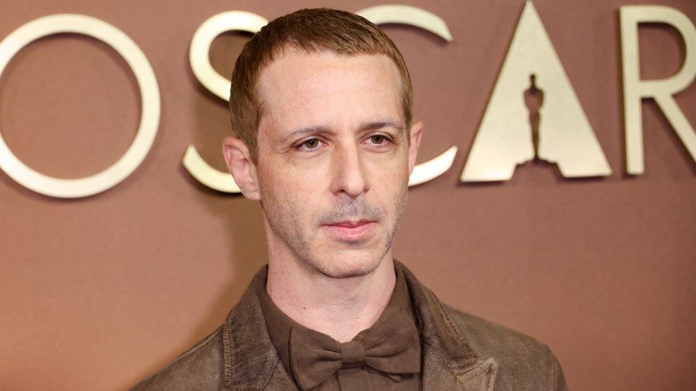 Jeremy Strong reafirma su compromiso con el método interpretativo y no se disculpa por llevarlo al límite Jeremy Strong reafirma su compromiso con el método interpretativo y no se disculpa por llevarlo al límite