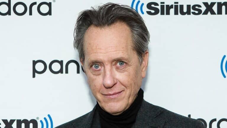 Richard E. Grant se delata como traidor en el estreno de Celebrity Traitors